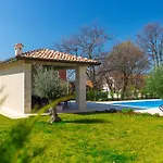 Villa Dora - Summer Escape With Private Pool Porec