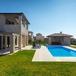 Dora - Summer Escape With Private Pool Villa Porec