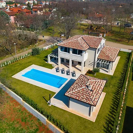 Dora - Summer Escape With Private Pool *