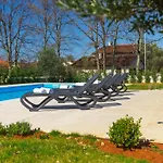 Villa Dora - Summer Escape With Private Pool Poreč
