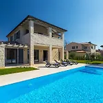 Dora - Summer Escape With Private Pool ポレッチ
