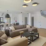 Dora - Summer Escape With Private Pool *