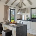 Dora - Summer Escape With Private Pool *